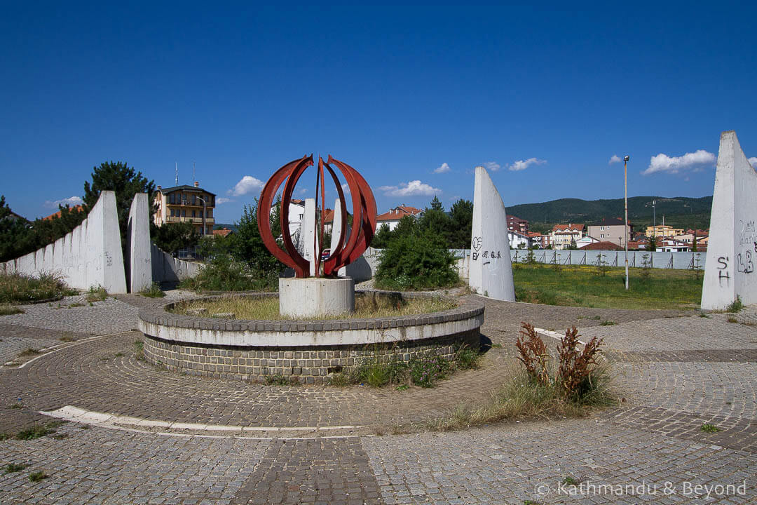 游击队烈士公墓(塞尔维亚和阿尔巴尼亚阵亡战士纪念碑)普里什蒂纳科索沃|在普里什蒂纳要做的事情