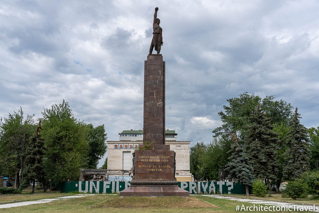 摩尔多瓦基希讷乌国家苏维埃政权战士纪念碑