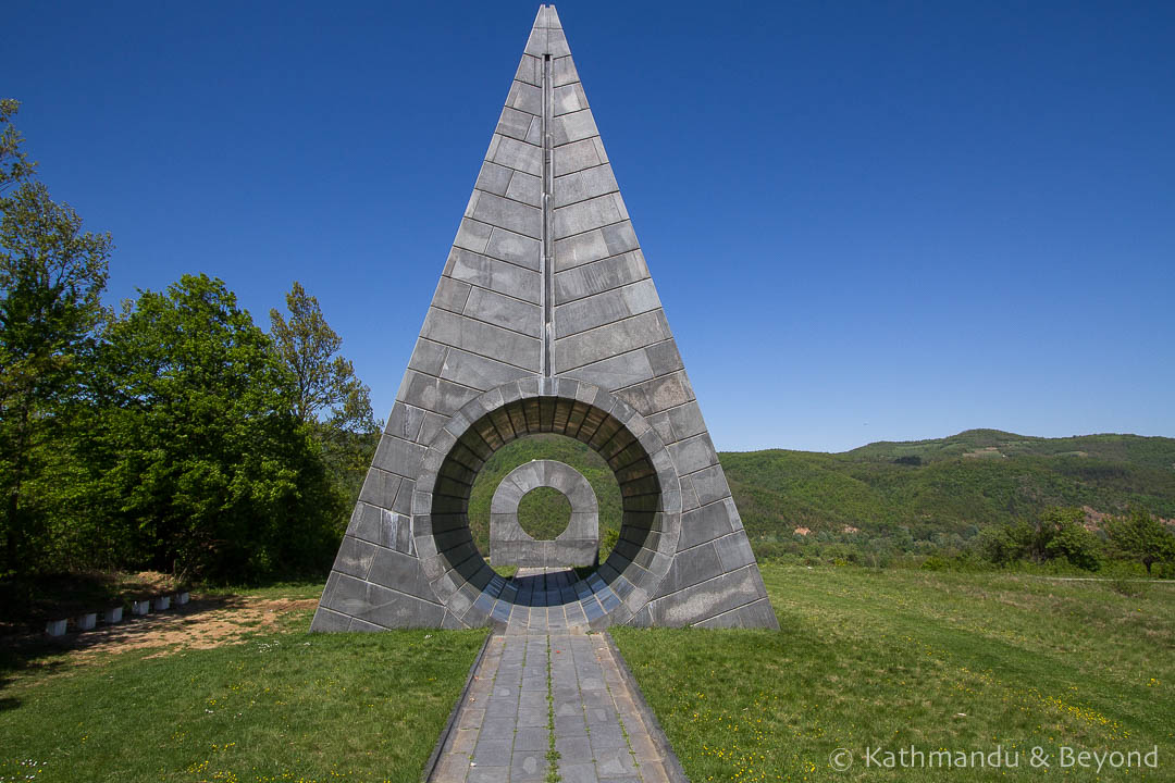反法西斯叛军阵亡者陵墓(狙击手)塞尔维亚，斯图拉克，波皮纳纪念碑公园，12
