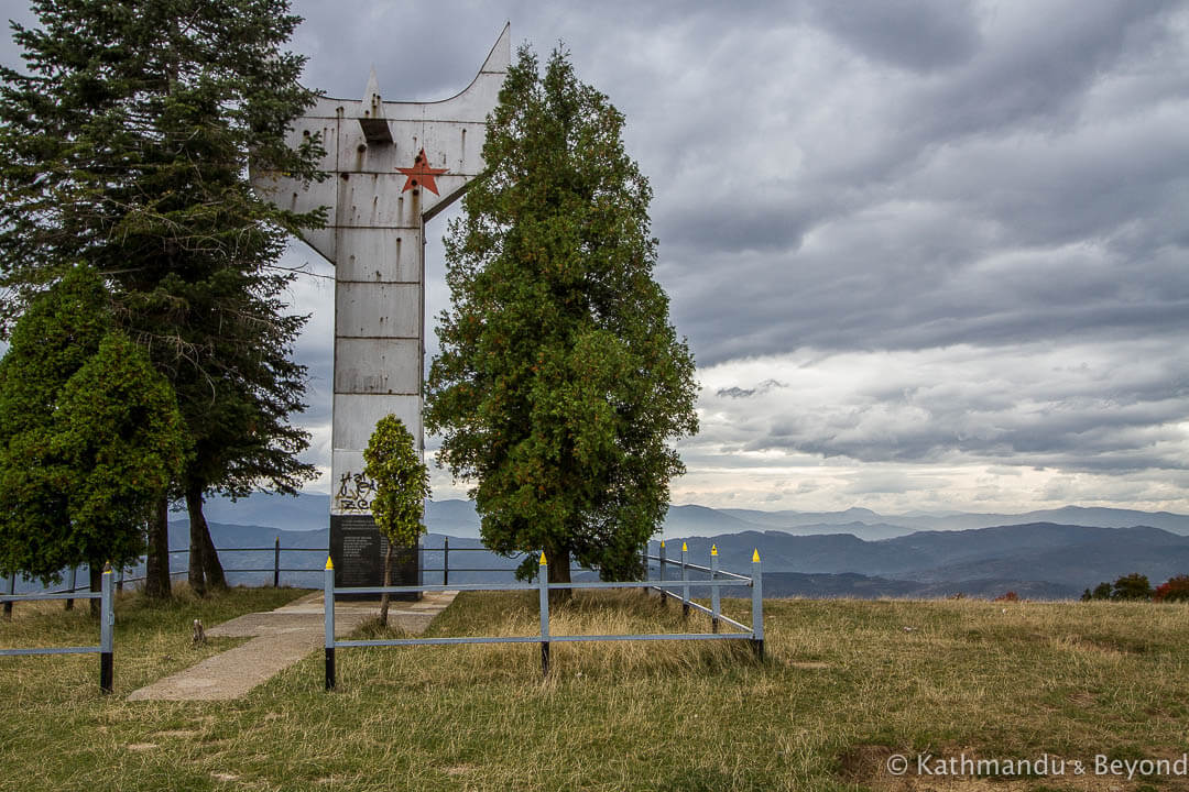 波斯尼亚-黑塞哥维那泽尼察斯梅托维山公园倒下的游击队纪念碑-4