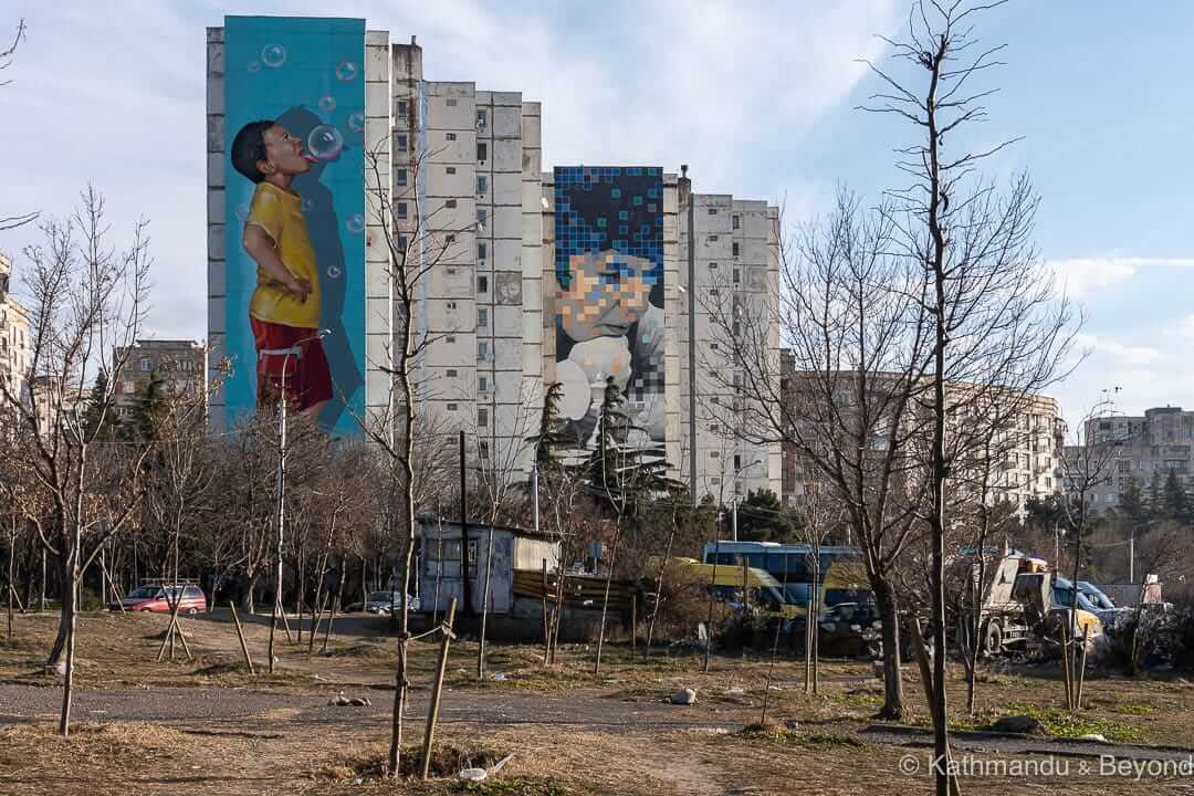 街头艺术(Irakli Qadeishvili(左)和Davit Samkharadze(右))格鲁吉亚第比利斯