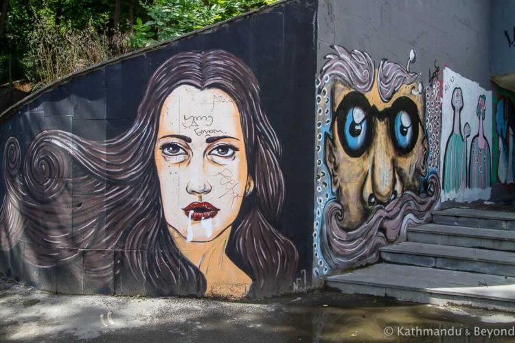 格鲁吉亚第比利斯英雄广场地下通道的街头艺术