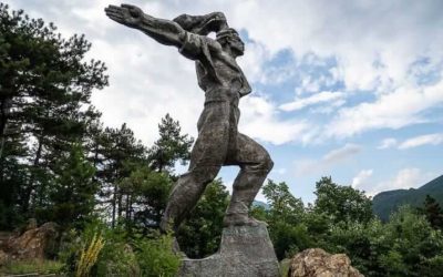 保加利亚的共产主义纪念碑-引人注目的共产主义时代的纪念碑和纪念馆