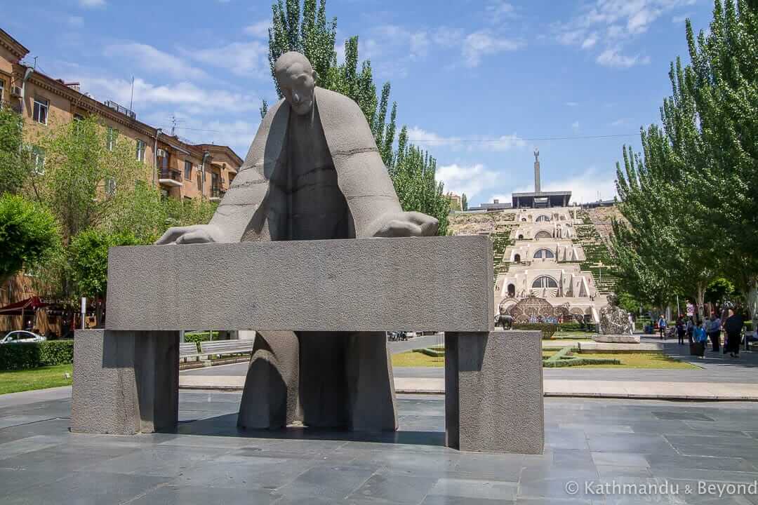 亚历山大·塔马扬雕像，亚美尼亚埃里温