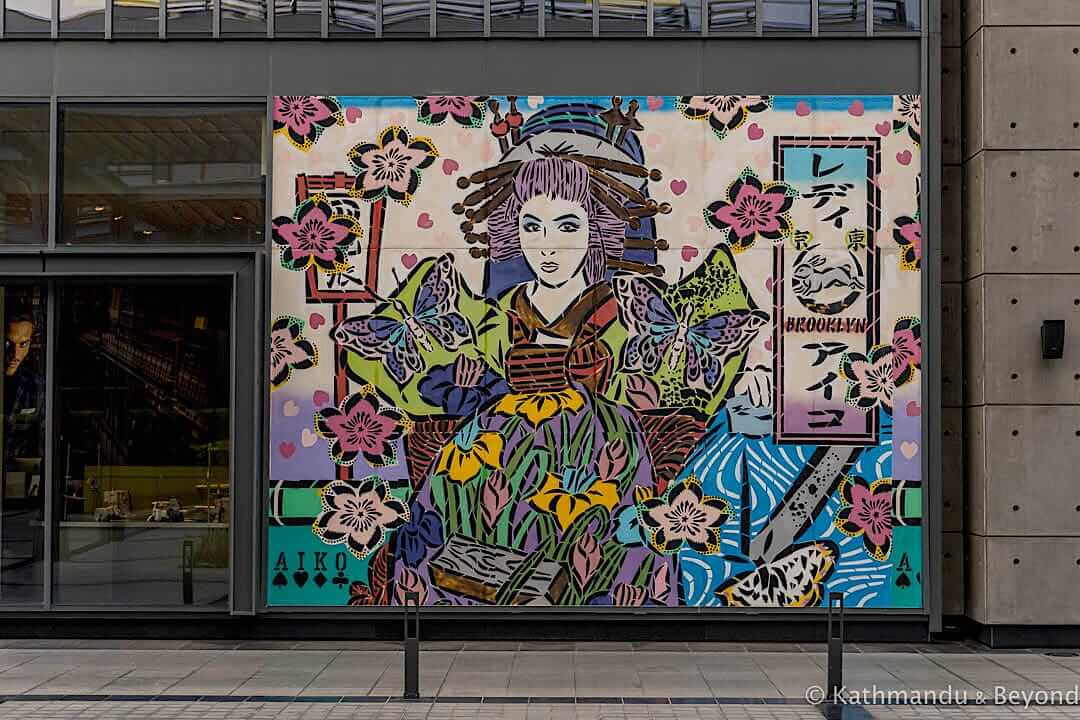 日本Oiran gal By AIKO城市步行街艺术迪拜，阿拉伯联合酋长国