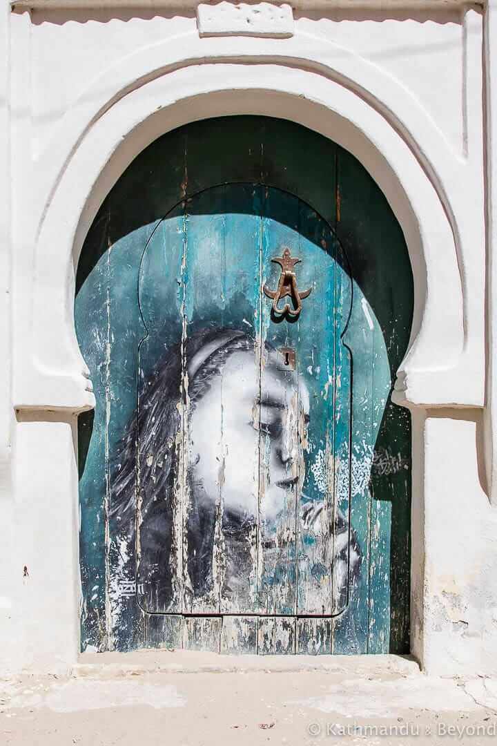 艺术家- Yazan Halwani(黎巴嫩)在突尼斯杰尔巴岛Erriadh杰尔巴胡德的街头艺术