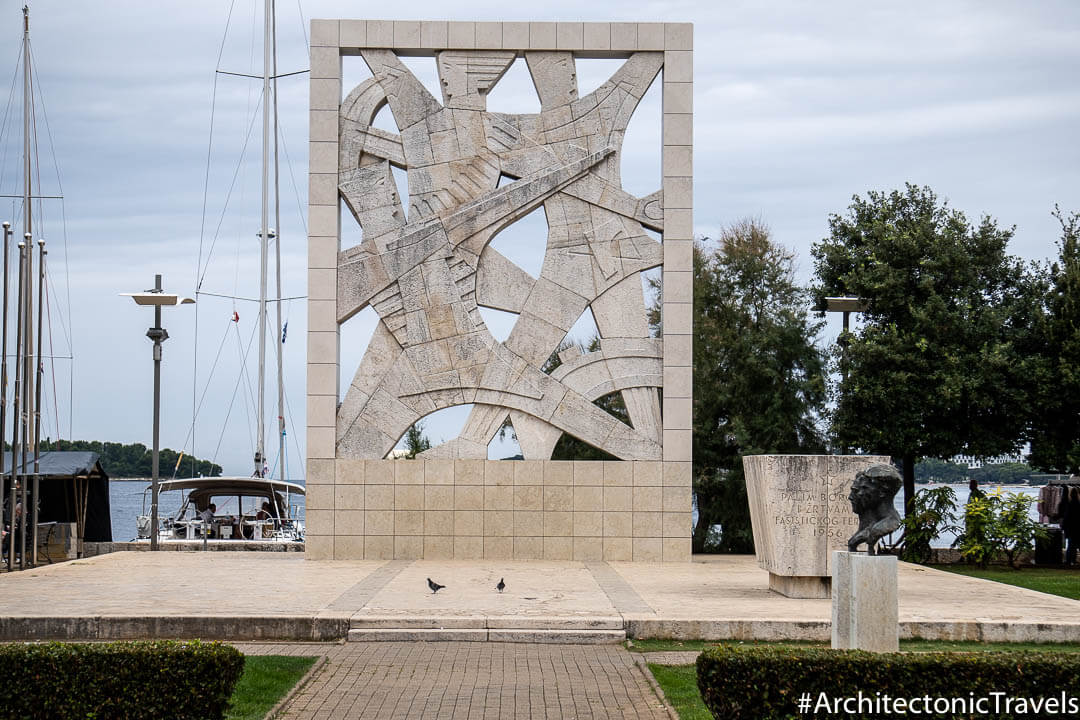 克罗地亚罗维尼法西斯恐怖主义阵亡战士和受害者纪念碑