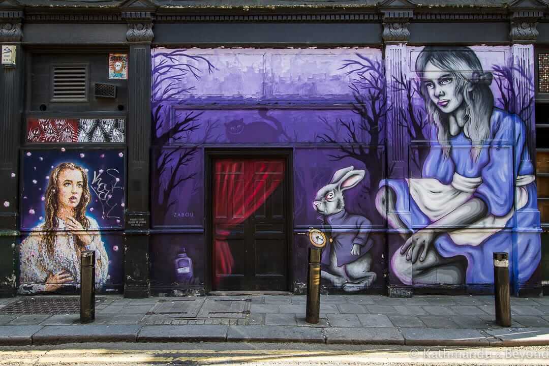 《爱丽丝梦游仙境》街头艺术:Zabou in London in Aldgate